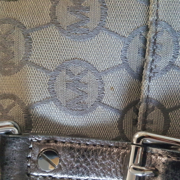 Michael Kors large classic silver/gray canvas & leather crossbody shoulder bag - Picture 15 of 16